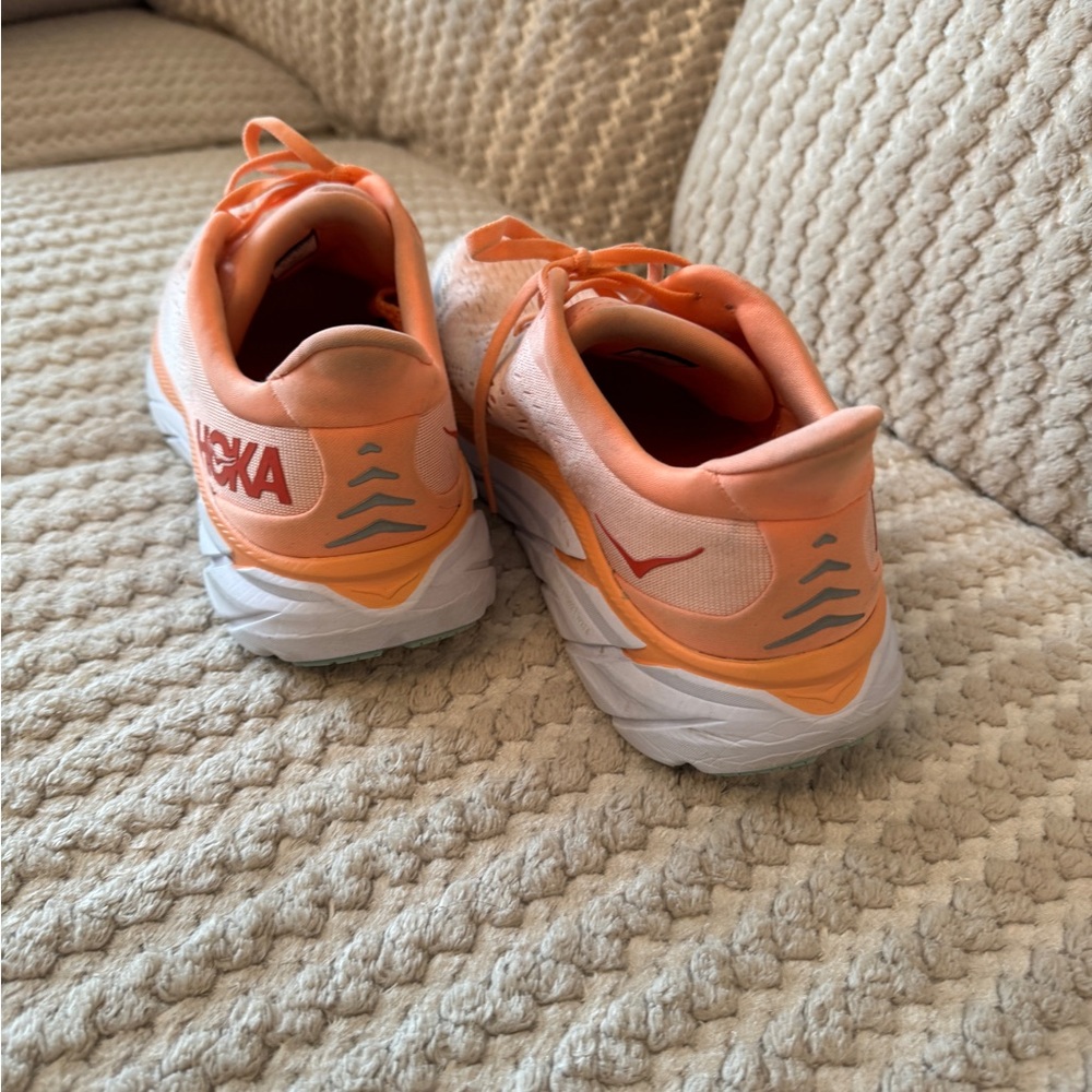 Hoka Clifton 8